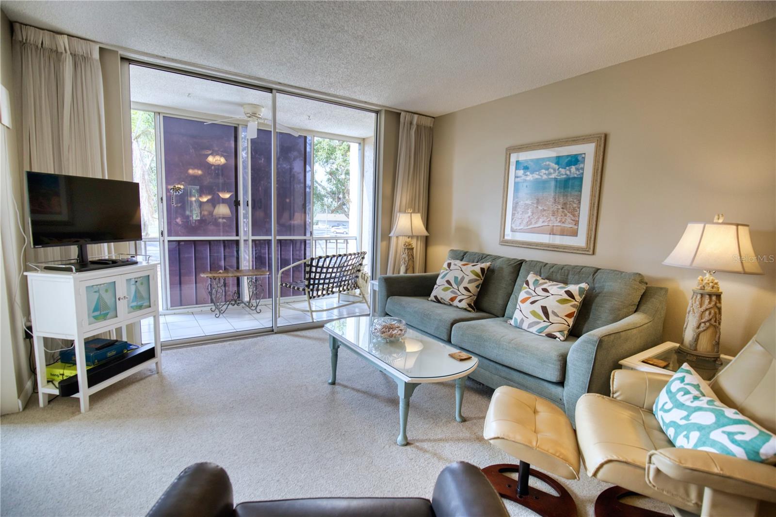 LAS PALMAS - Residential Lease