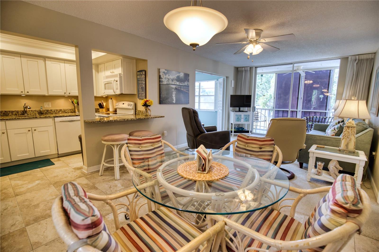 LAS PALMAS - Residential Lease