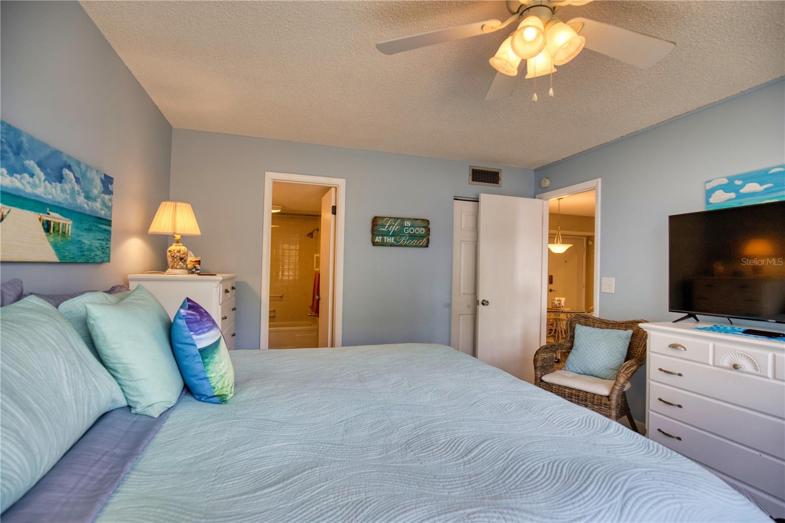 LAS PALMAS - Residential Lease