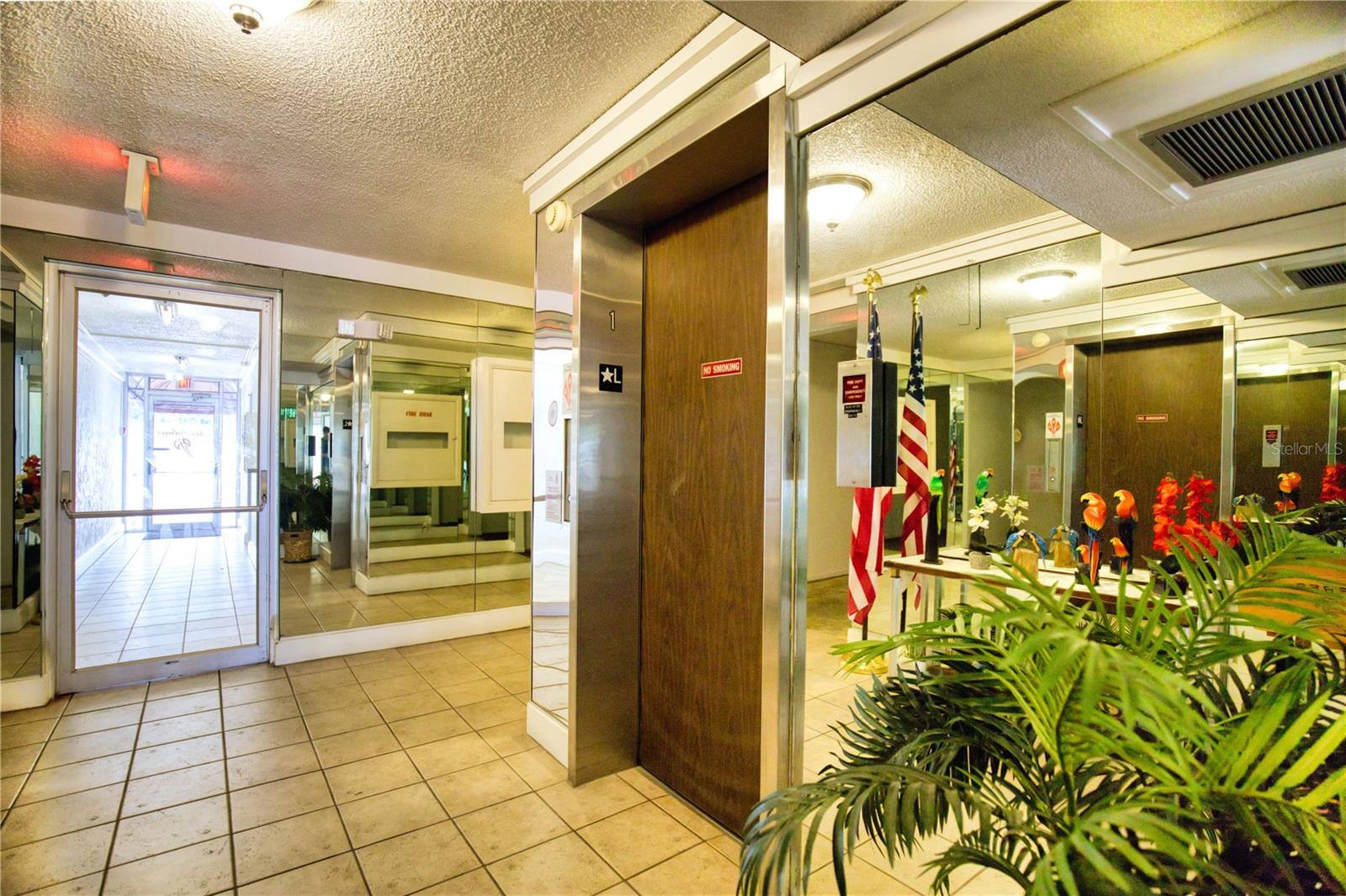 LAS PALMAS - Residential Lease