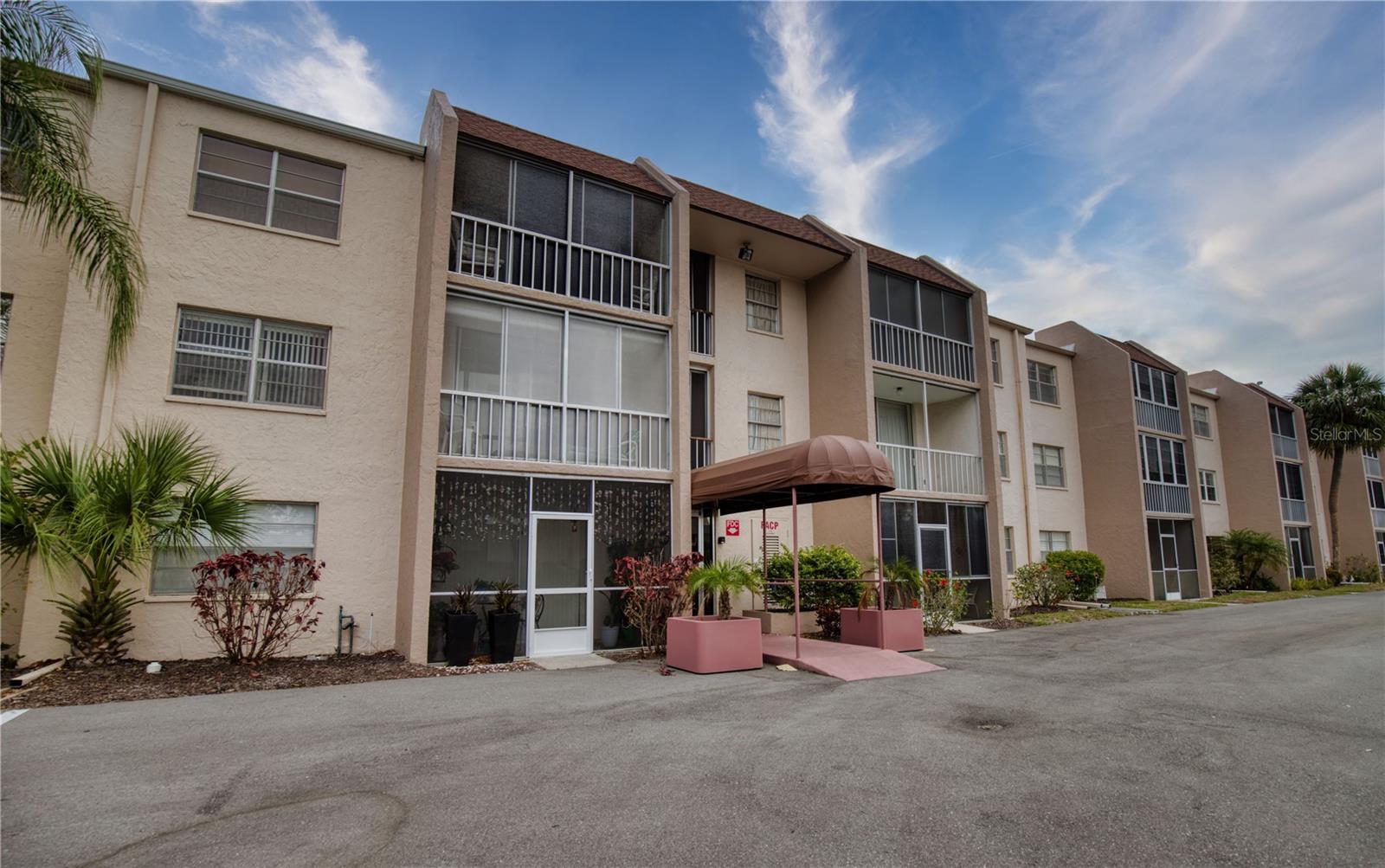2025 AVAILABLE: AUG, SEP, OCT, NOV, DEC.
2026 AVAILABLE: JAN. FEB. MAR. APR.
BOOK AT: $3400/PER MONTH (SEASON IS DEC-APRIL, 3 MONTH MINIMUM)
BOOK AT: $1400/PER MONTH (OFF SEASON IS MAY-NOV, 3 MONTH MINIMUM)
*PRICES MAY VARY DEPENDING ON NUMBER OF NIGHTS BOOKED*
+55 and up Association: Seasonal Short-Term Darling 2nd floor condo at LAS PALMAS, with central location to the Island of Venice. What a peaceful retreat, impeccably designed and decorated. Located less than a mile from the Venice Island bridges, this two bedroom, two bath condo is the perfect hideaway to slip into after a long day at the beach, after shopping on the Avenues, or after catching dinner and a show at the Venice Theatre downtown. Less than three miles to Gulf beaches. Come enjoy the relaxing lifestyle. 55+ community. Three month minimum length of stay required.
The complex is located just off the Island of Venice, near grocery stores, retail shops, restaurants, and more. And Highway I-75 is less than 5 miles away for quick and easy access to area malls and various airports. The recent updates throughout include new hardwood cabinetry in the kitchen with granite countertops, all new appliances, recessed lighting, soft-close drawers and dimmer switches. Beautiful tile installed in the kitchen and dining area, walk-in pantry and bathrooms, with carpet in both bedrooms. Each bathroom was also remodeled with new vanities, granite countertops and new tile in the showers. The south-facing lanai has new vinyl enclosures and a tiled floor, creating a perfect bright sunny haven to spend mornings with the paper. Carefully chosen decorator colors and original works of art were used throughout the condo. Plenty of free parking too, even for your RV or Motor Home! This condo has everything.... a fabulous location and Community pool for your SEASONAL get away!
~Paid in full under 90 Days, $145 Booking Fee, $1000 Security Deposit, $200 Clean, plus 13% Tax.
~Association: Application & Fee Required 55+ Community (Fee is Subject to Change).
~Included in rent: Water, Sewer, Garbage, Cable TV or Streaming Service, Wi-Fi, Landscaping, Electric.