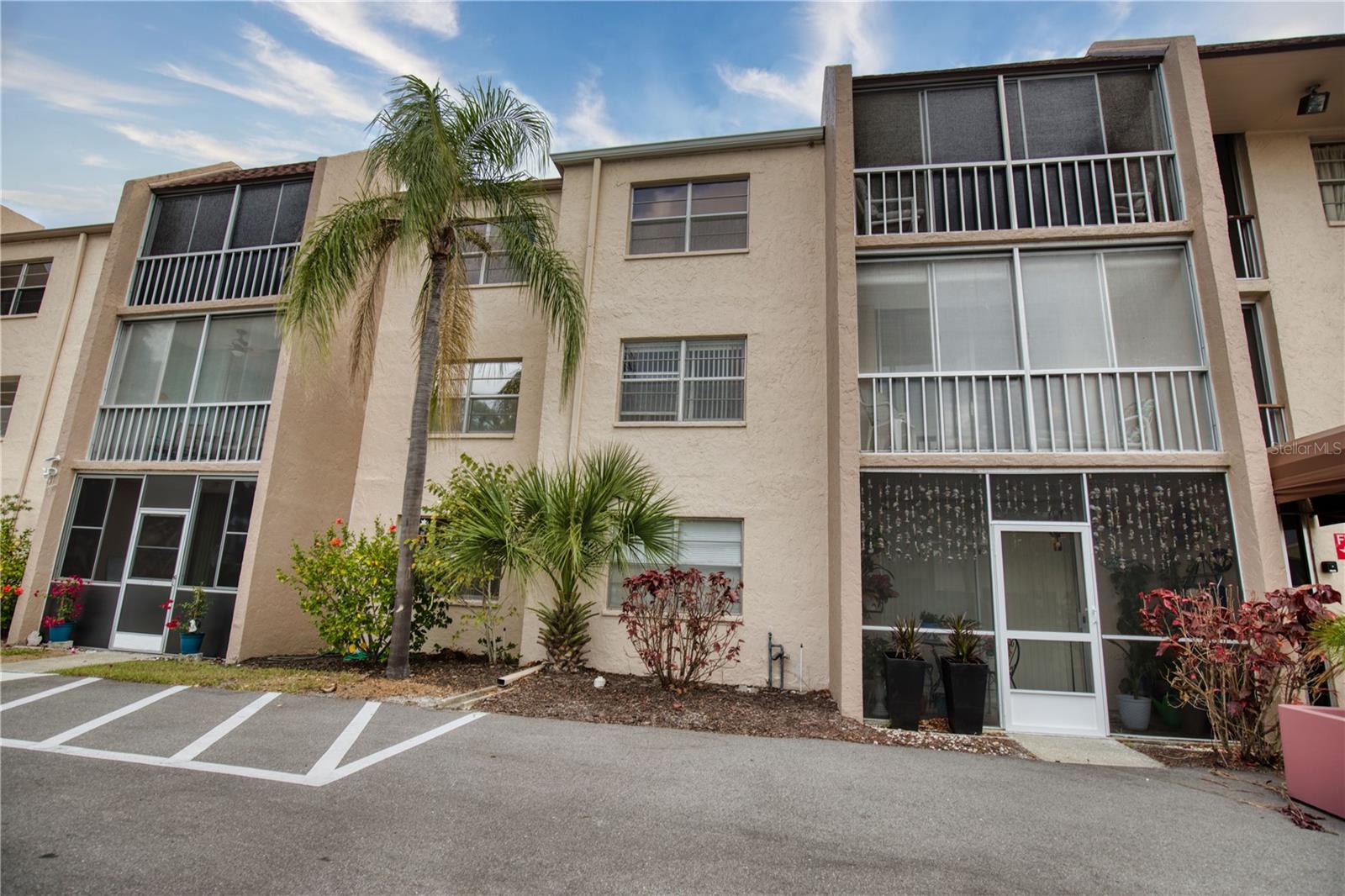 LAS PALMAS - Residential Lease