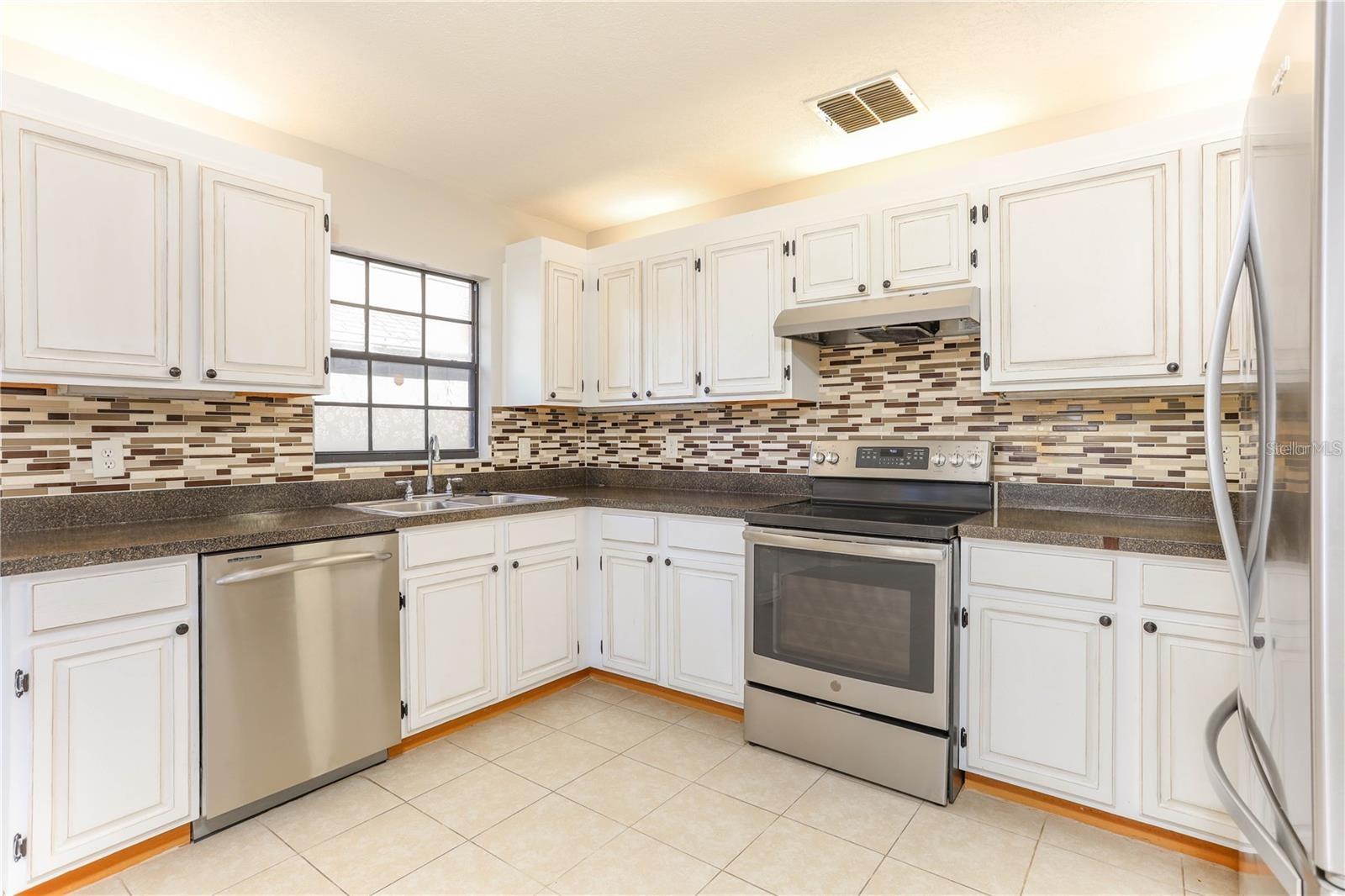 HYDE PARK - Residential Lease