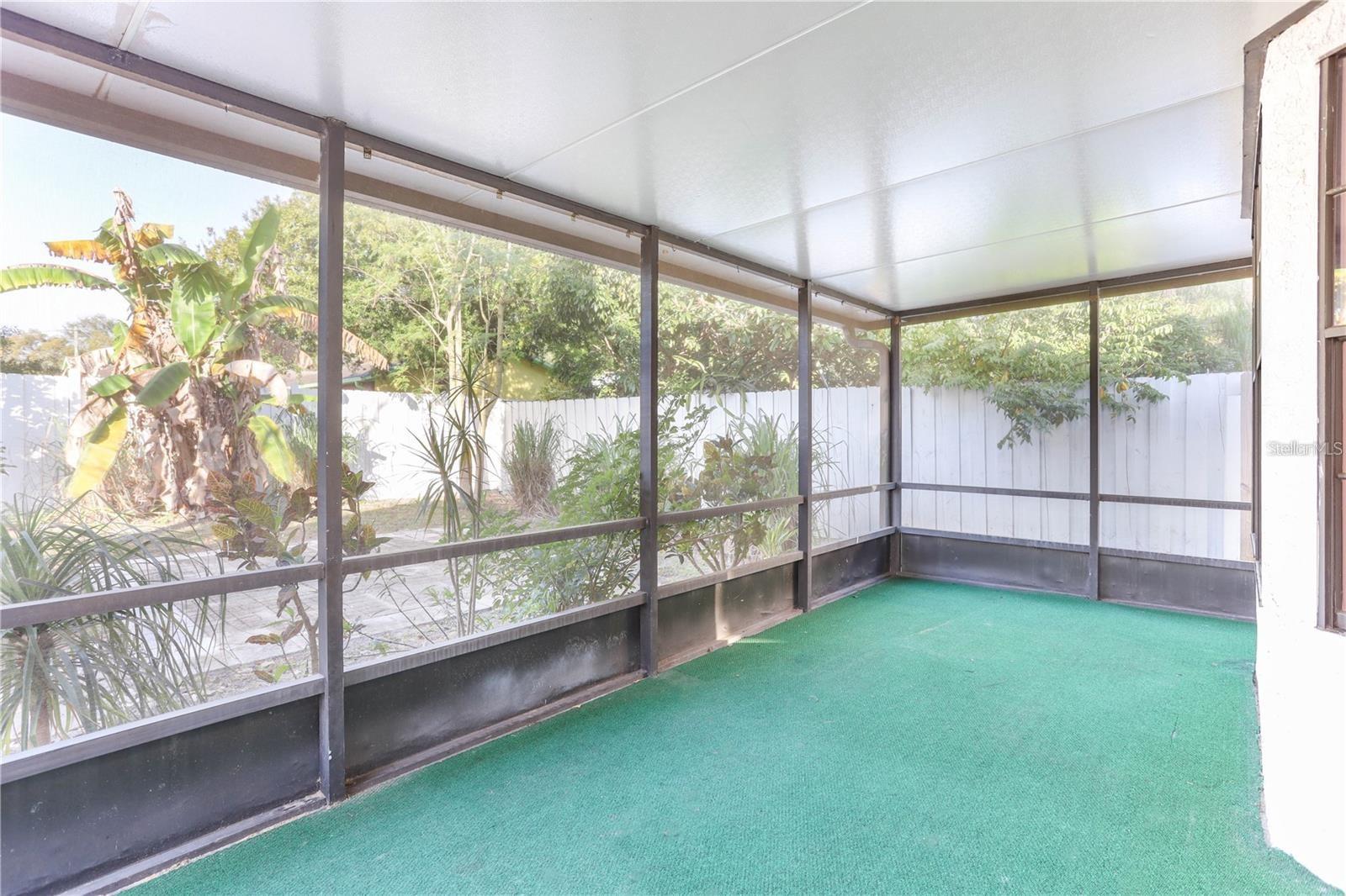 HYDE PARK - Residential Lease