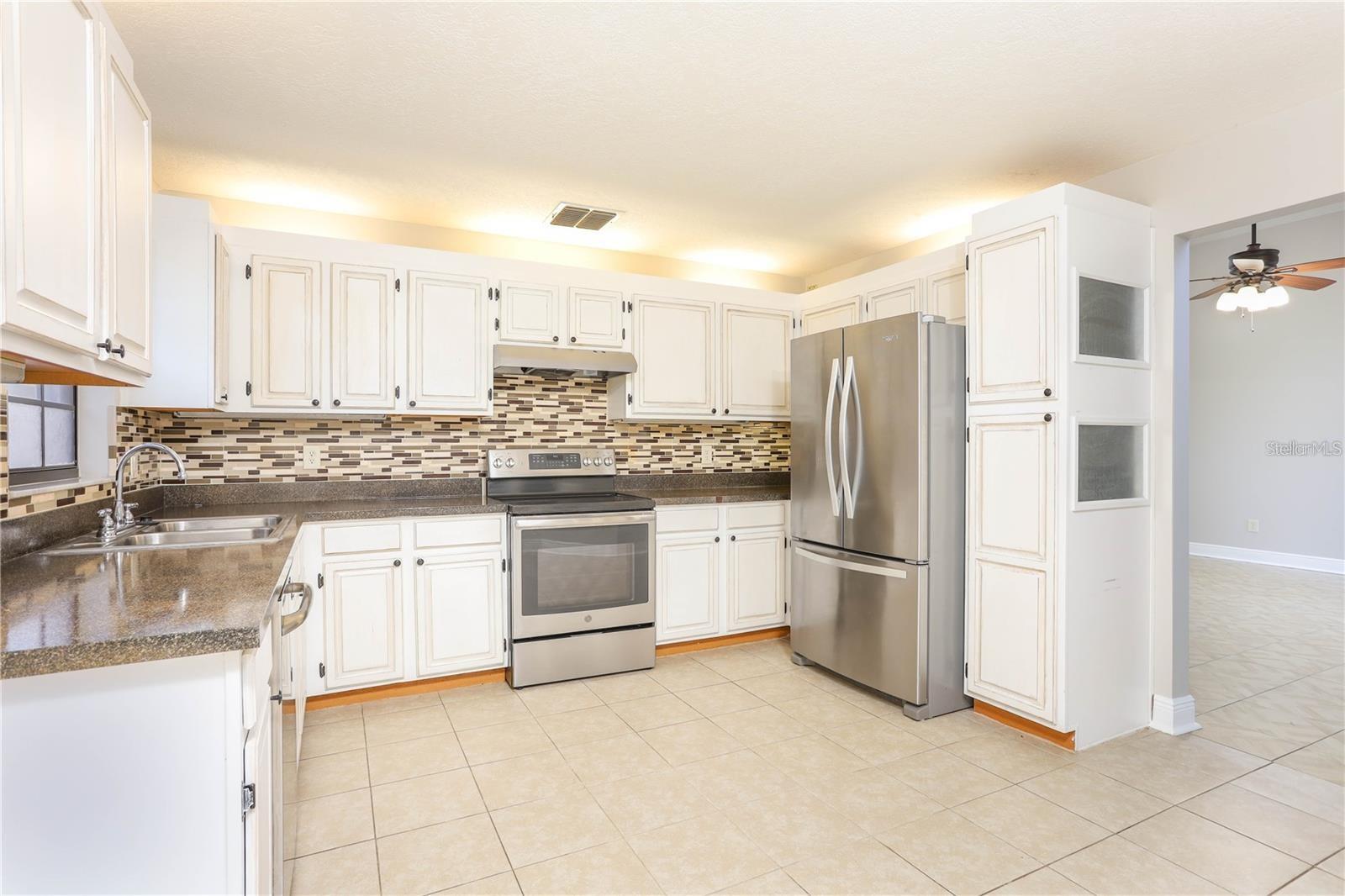 HYDE PARK - Residential Lease