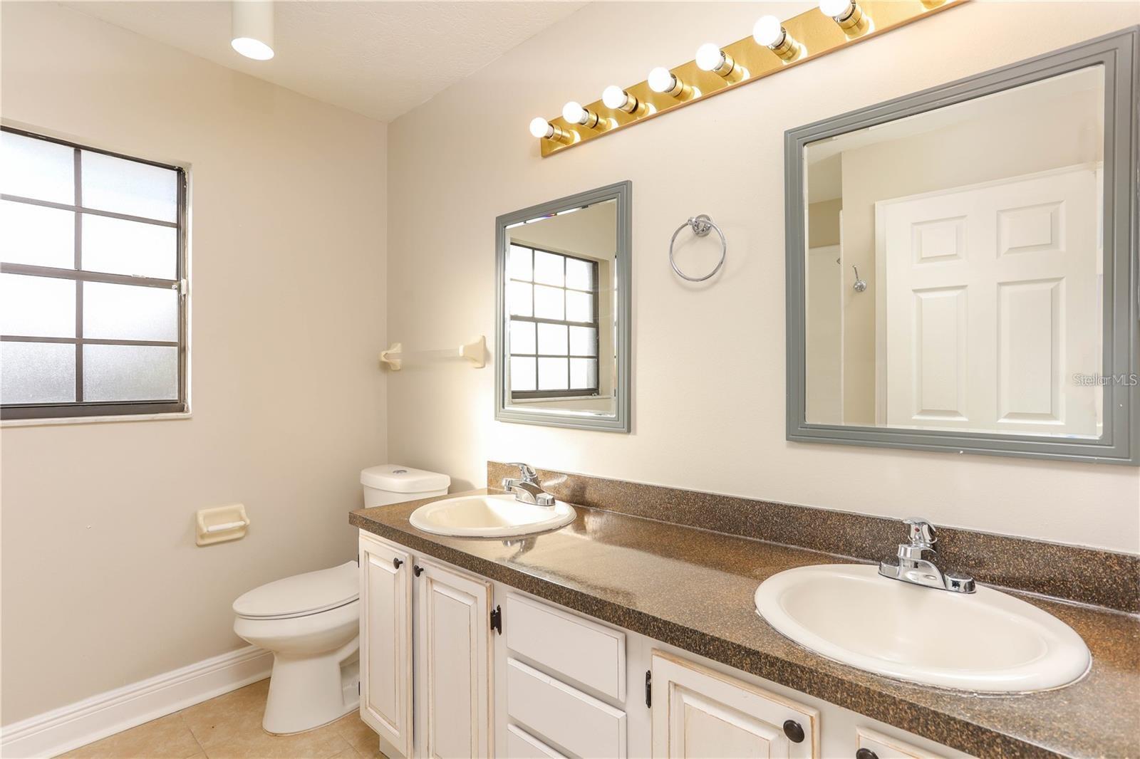 HYDE PARK - Residential Lease