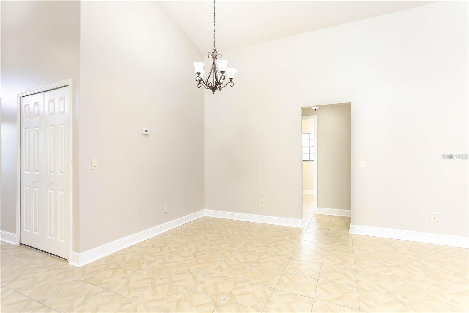 HYDE PARK - Residential Lease