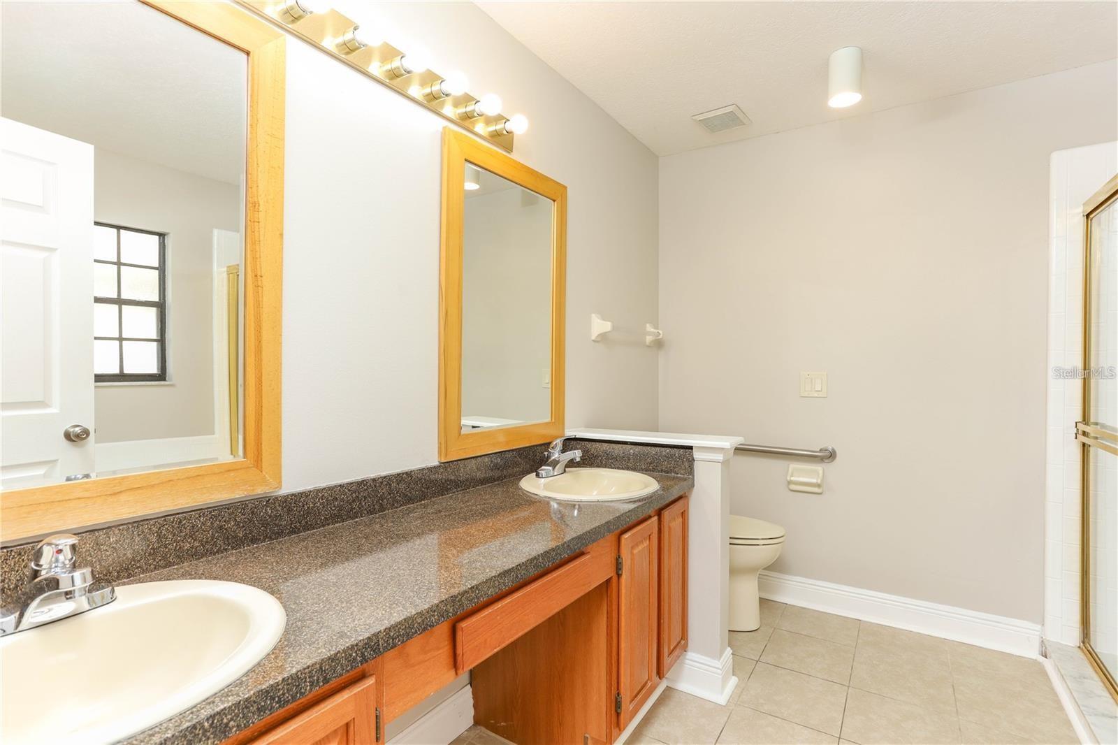 HYDE PARK - Residential Lease