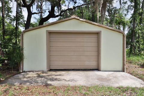 A home in LAKE WALES