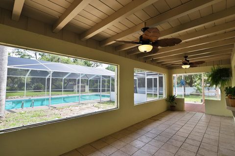 A home in LAKE WALES