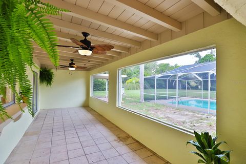 A home in LAKE WALES