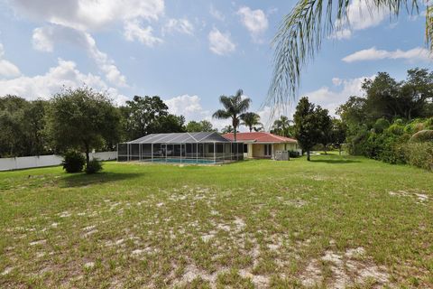 A home in LAKE WALES