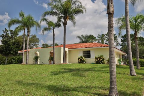 A home in LAKE WALES