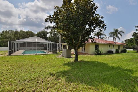 A home in LAKE WALES