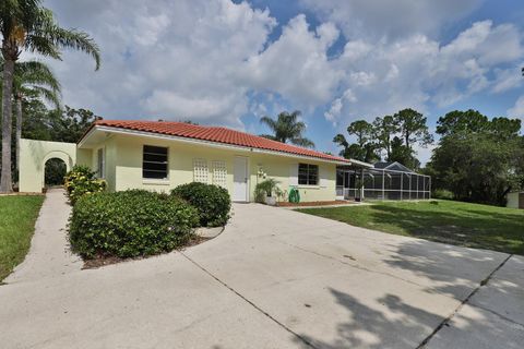 A home in LAKE WALES