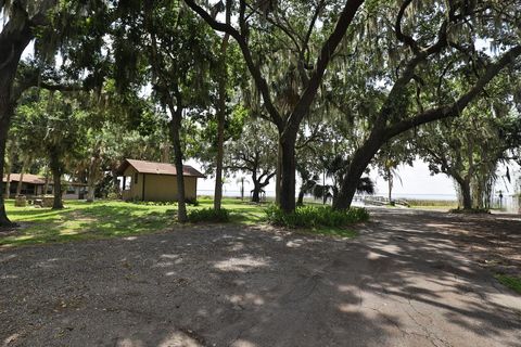 A home in LAKE WALES