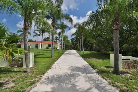 A home in LAKE WALES