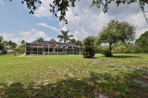 A home in LAKE WALES