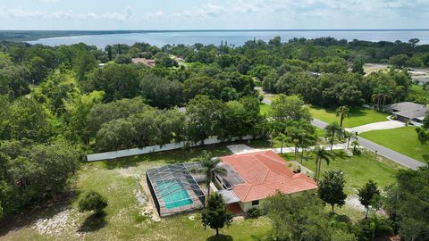 A home in LAKE WALES