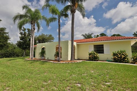 A home in LAKE WALES