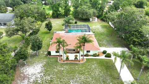 A home in LAKE WALES