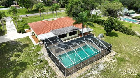 A home in LAKE WALES