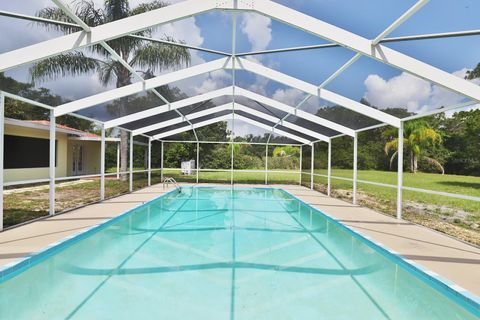 A home in LAKE WALES