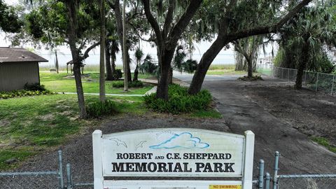 A home in LAKE WALES