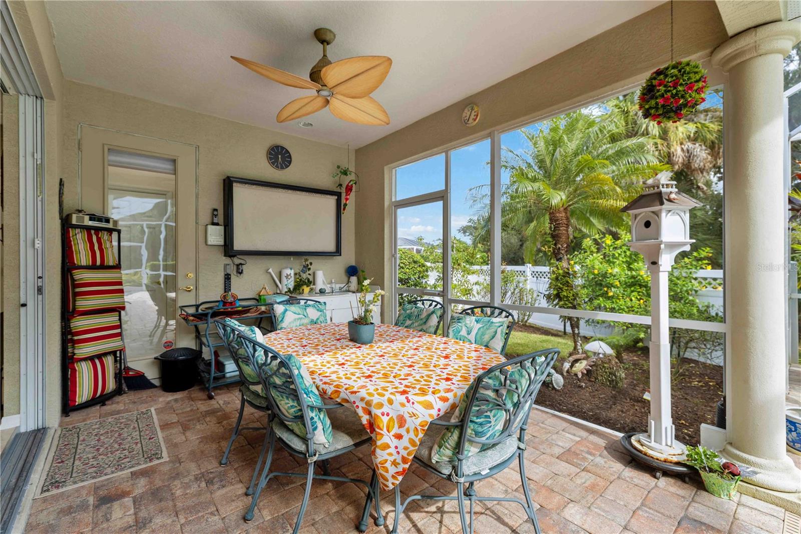 UNIVERSITY PLACE - Residential