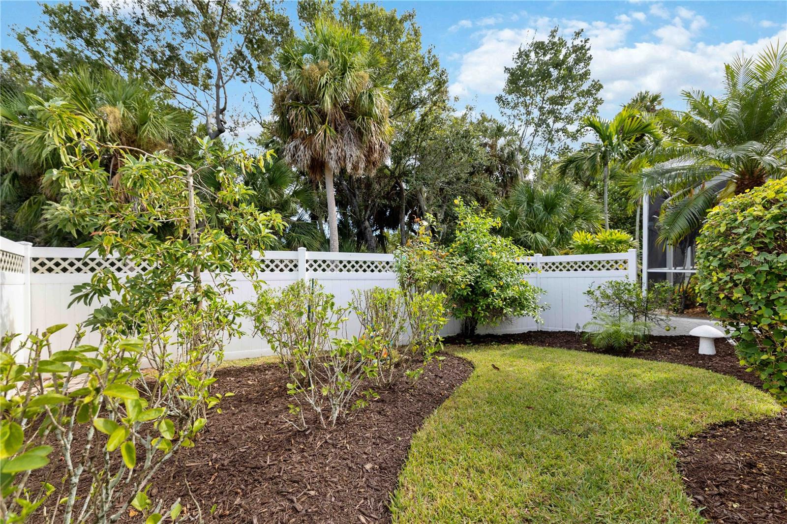 UNIVERSITY PLACE - Residential