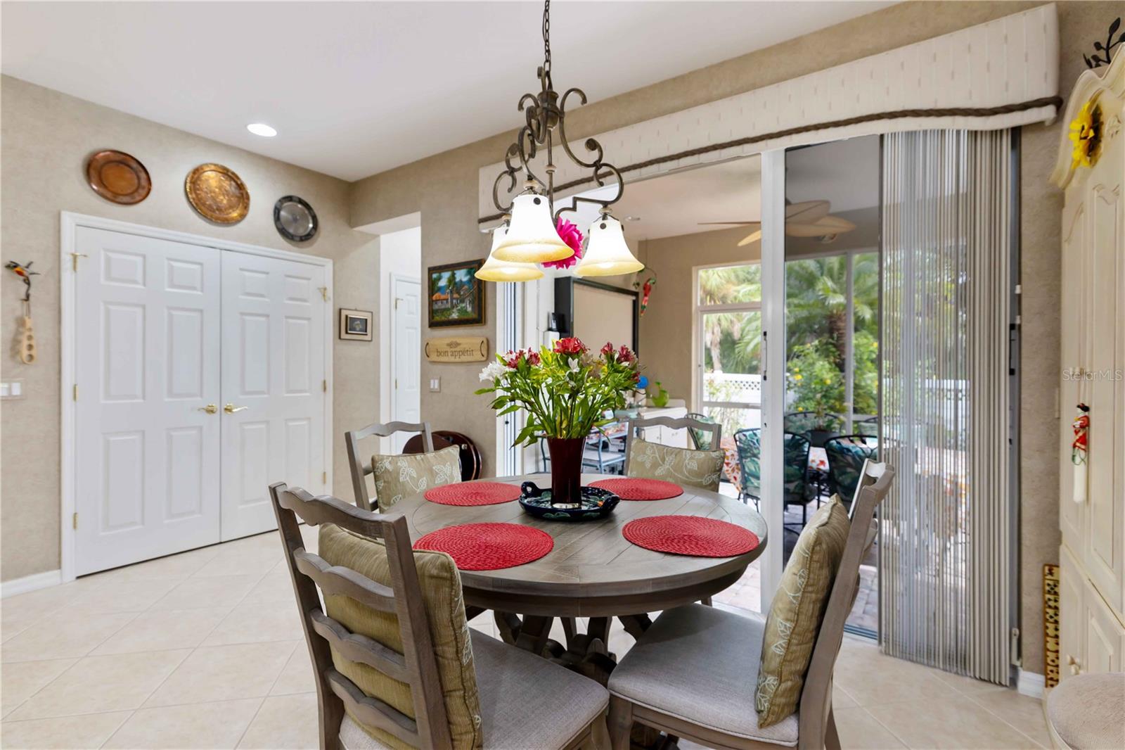 UNIVERSITY PLACE - Residential