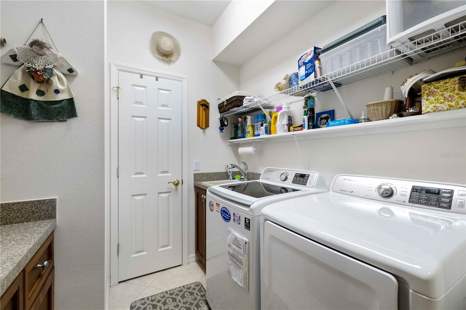 UNIVERSITY PLACE - Residential