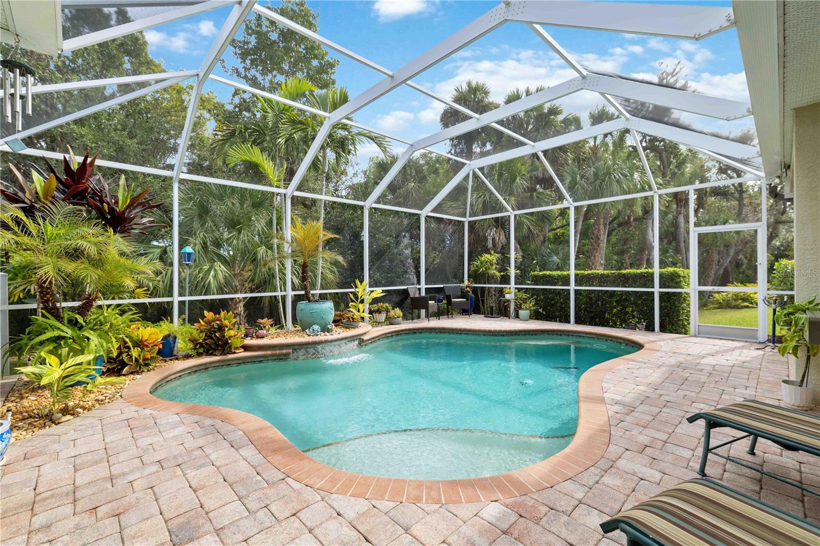 UNIVERSITY PLACE - Residential