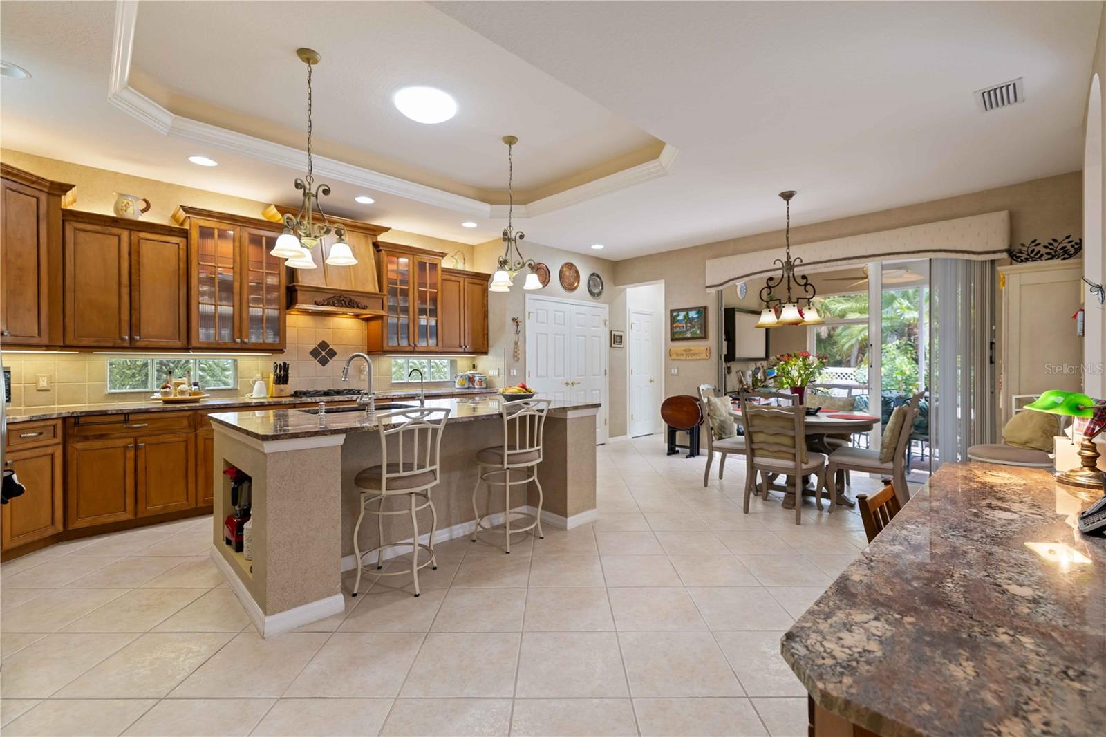 UNIVERSITY PLACE - Residential