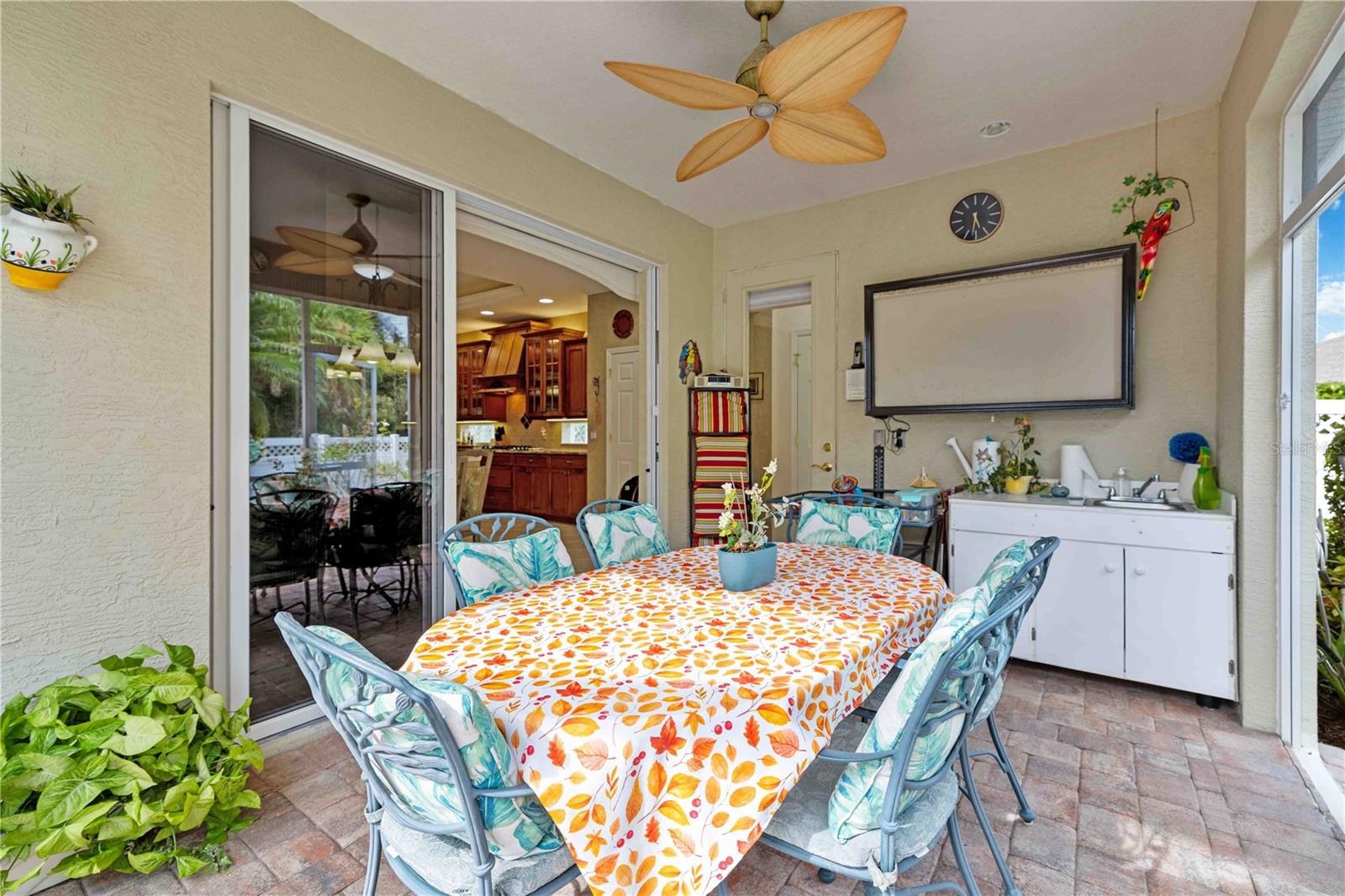 UNIVERSITY PLACE - Residential