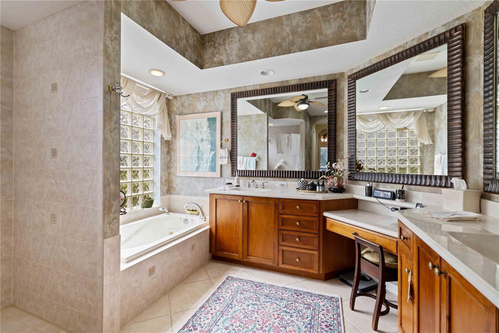 UNIVERSITY PLACE - Residential