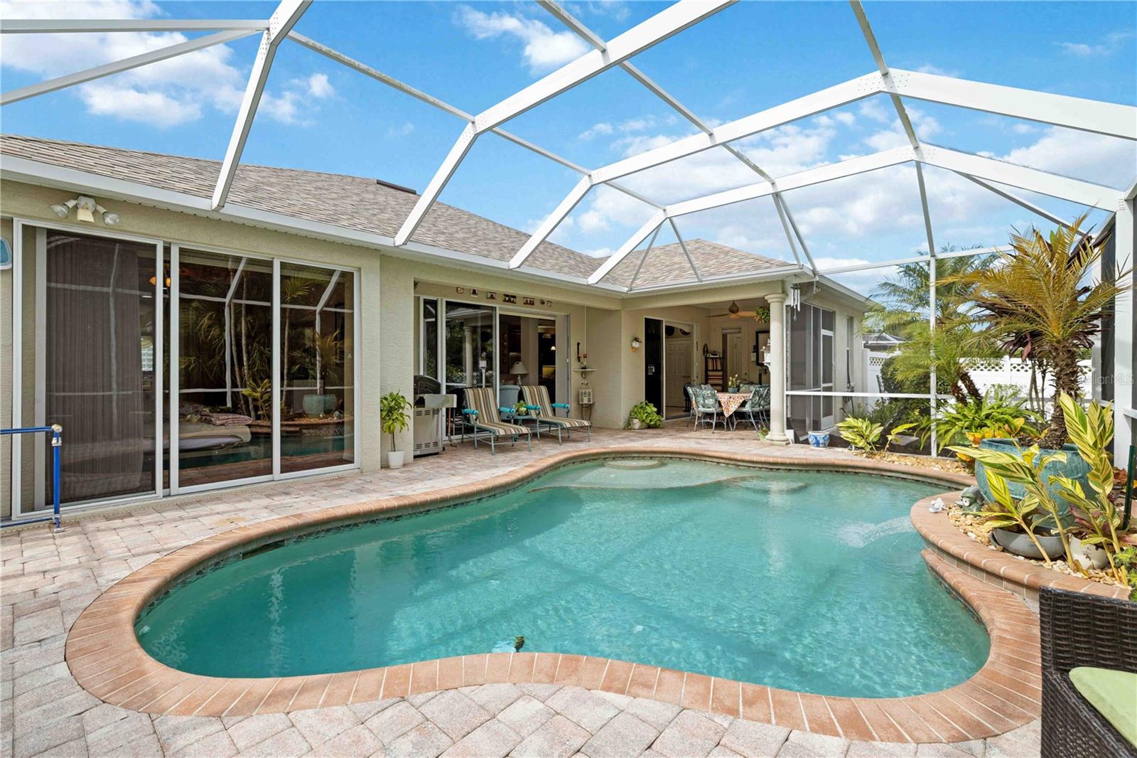 UNIVERSITY PLACE - Residential