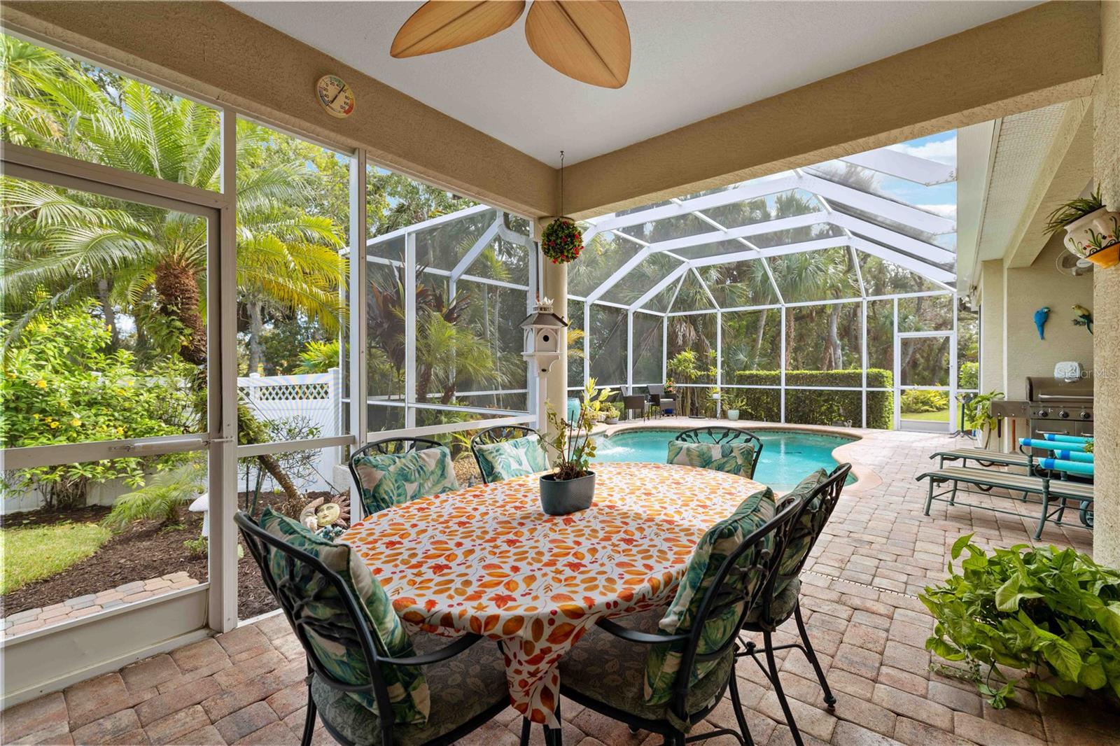 UNIVERSITY PLACE - Residential