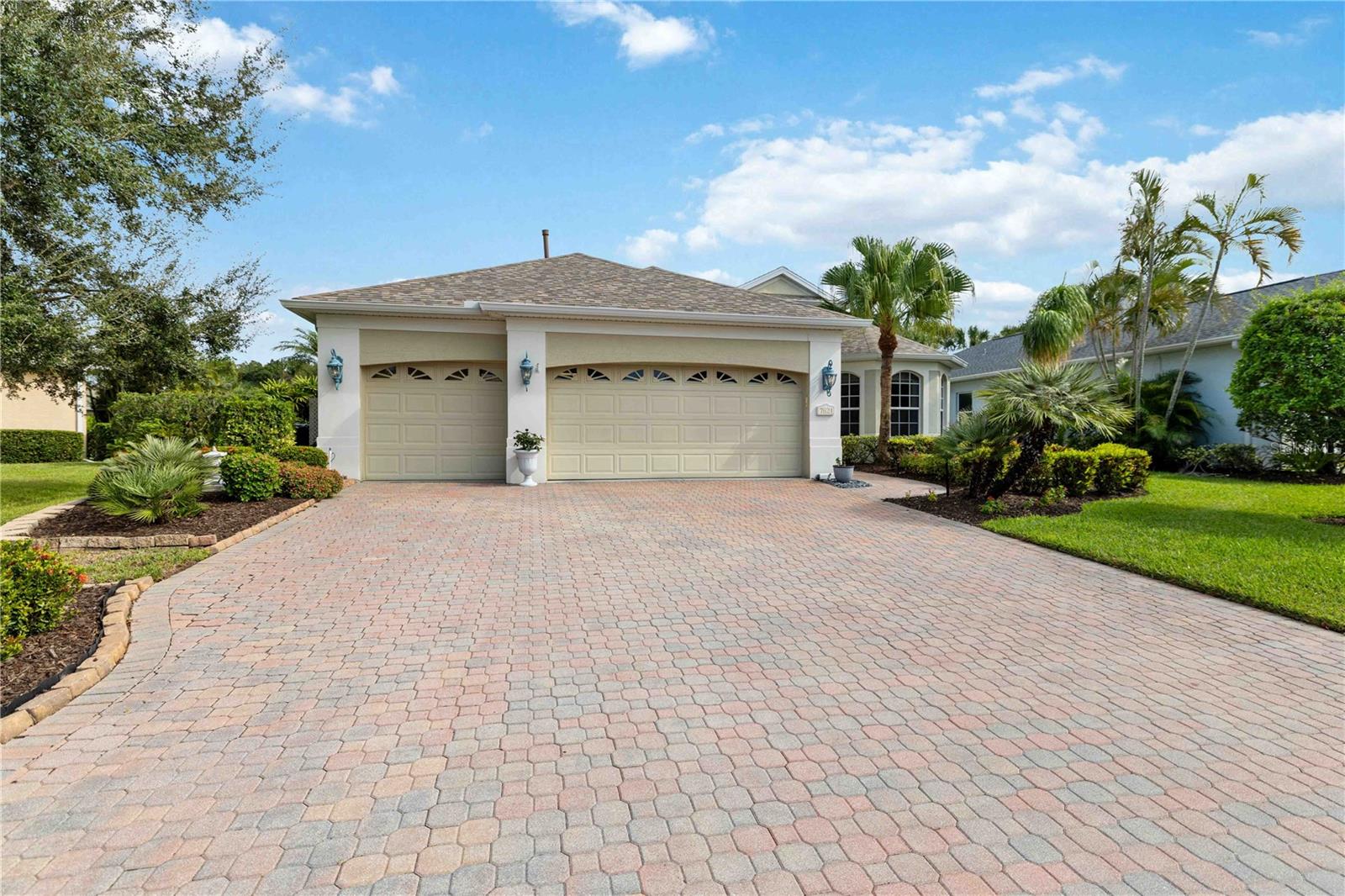 UNIVERSITY PLACE - Residential