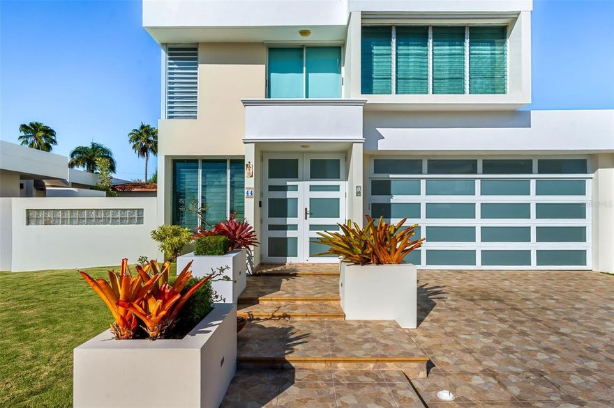 Two-story residence located in Paseo Real, a double-gated community with 24/7 security, ideal for buyers seeking privacy without compromising accessibility.

The home offers approximately 2,300 square feet of living space on a 504 m² lot, featuring 4 bedrooms, 2.5 bathrooms, living and dining areas, a family room, a covered terrace, and a dedicated home office ideal for remote work. The layout benefits from excellent natural light and airflow throughout both levels.

The kitchen and bathrooms are in good condition and fully functional. The exterior was recently painted, and the property is clean, well maintained, and move-in ready. An added value is the 27 solar panels with two Tesla batteries for greater convenience.

Paseo Real offers desirable amenities such as a swimming pool, tennis and basketball courts, gazebo, and playground. The community provides a quiet and secure environment while remaining conveniently close to shopping, hospitals, dining, and PR-22 highway access. Annual HOA: $2,300.