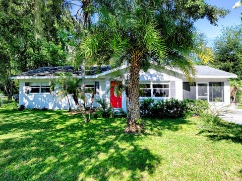 Photo of 1361 Peters Drive, Leesburg, FL 34748 (MLS # G5115166)