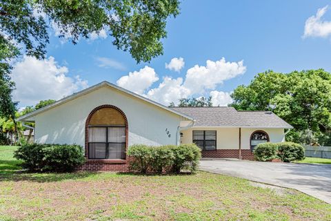 A home in MINNEOLA