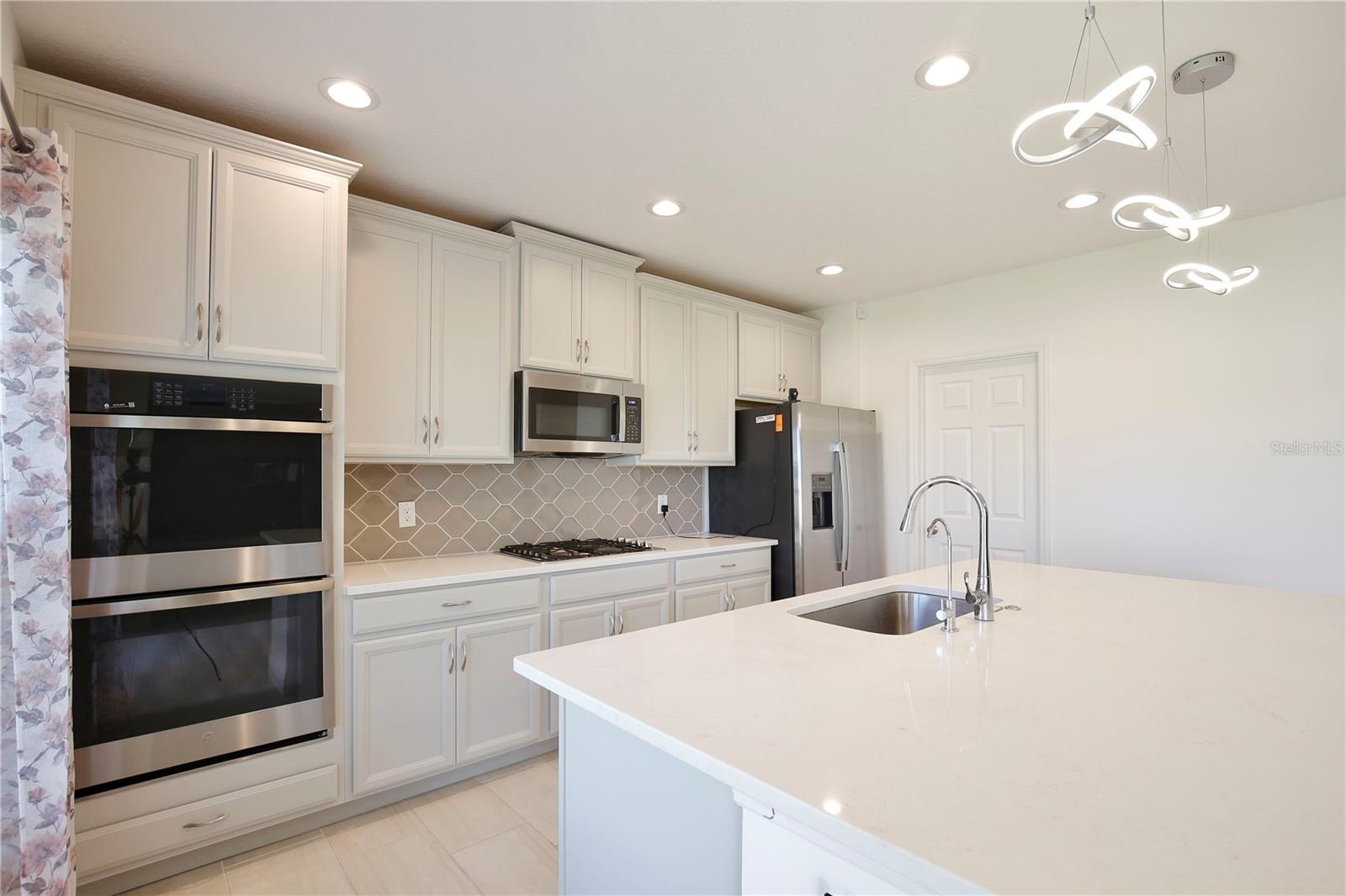 ARDMORE RESERVE PH VI A REP - Residential Lease