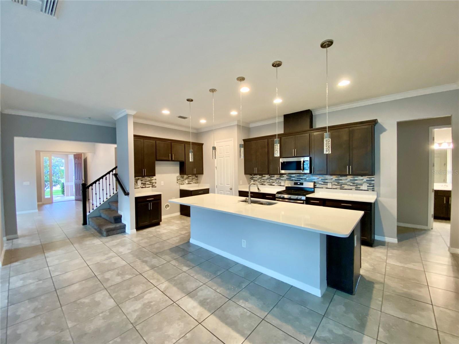 1015 GRAND HILLTOP DRIVE