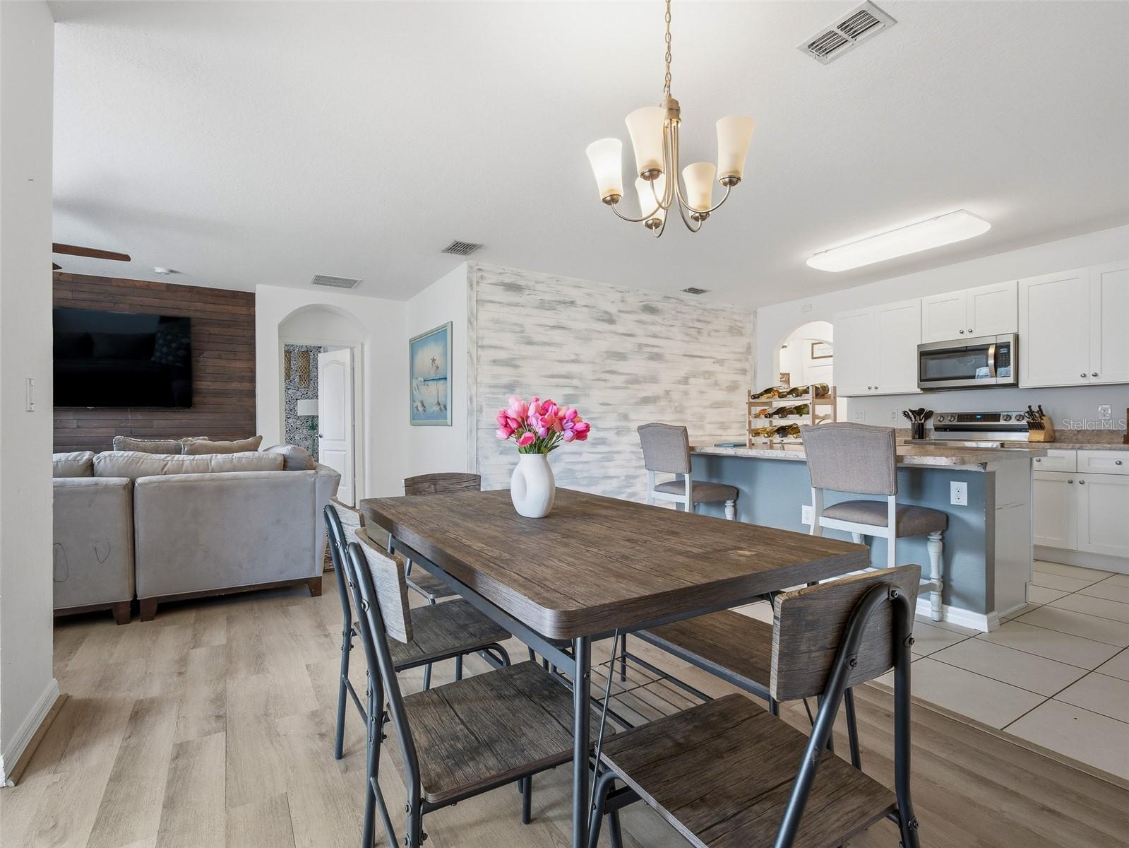 SABAL LAKES - Residential