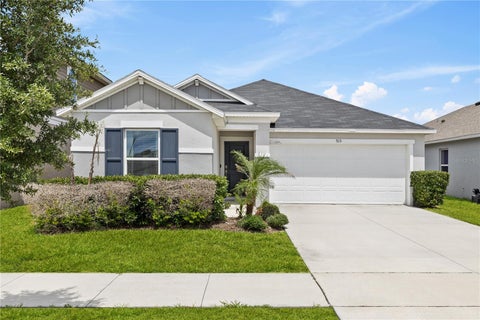 Photo of 915 Overpool Avenue, Davenport, FL 33896 (MLS # S5151132)