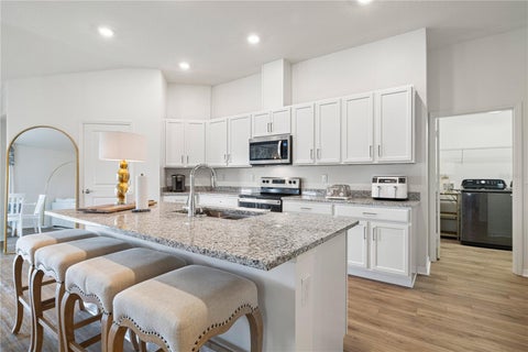 915 Overpool Avenue, Davenport, FL 33896