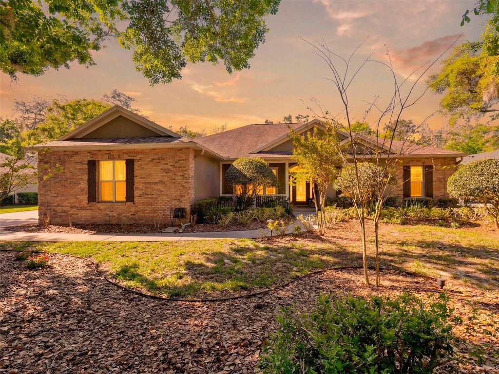 Photo of 6107 Kingbird Manor Drive, Lithia, FL 33547 (MLS # TB8490317)