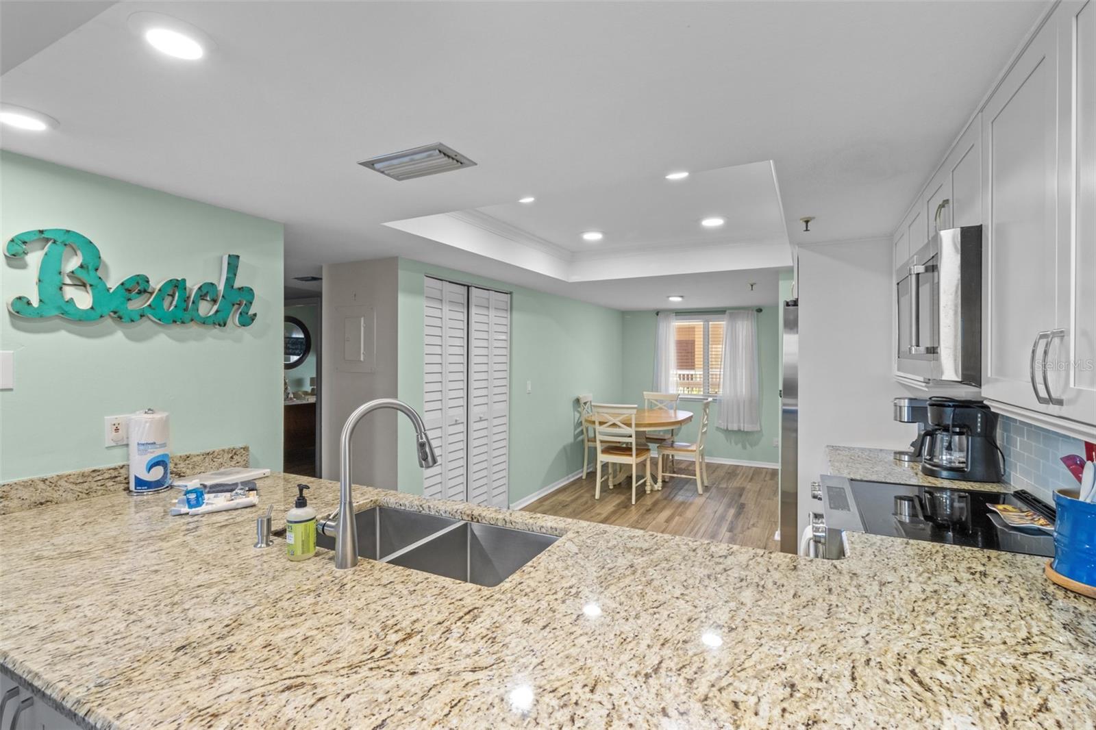 BEACH COTTAGE CONDO - Residential