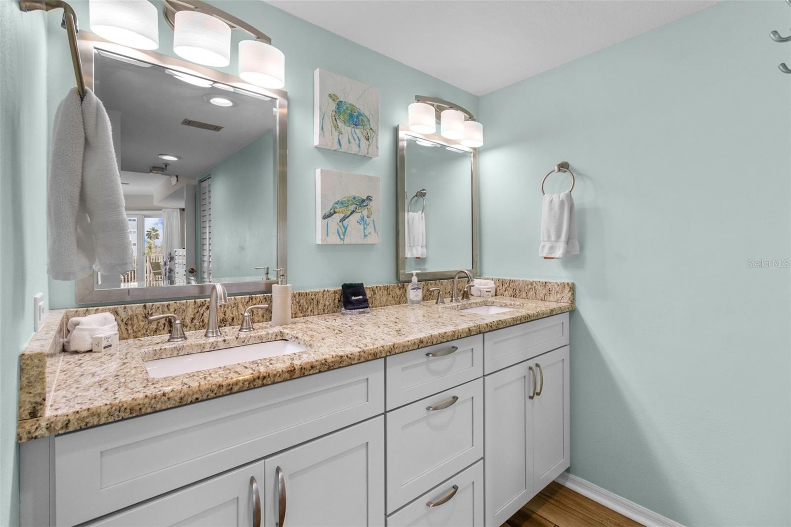 BEACH COTTAGE CONDO - Residential